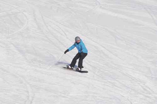 SNOWBOARDING - LOOKS LIKE FUN!