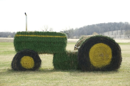 IS THIS A JOHN DEERE?