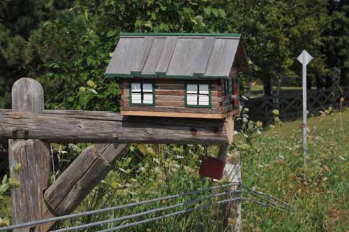 CUTE LITTLE HOUSE....